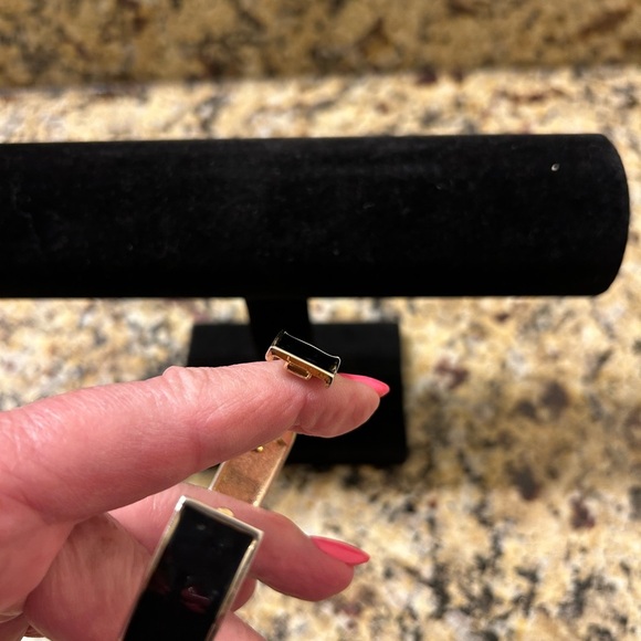 Elegant Gold and Black Chain Bracelet - Picture 3 of 3